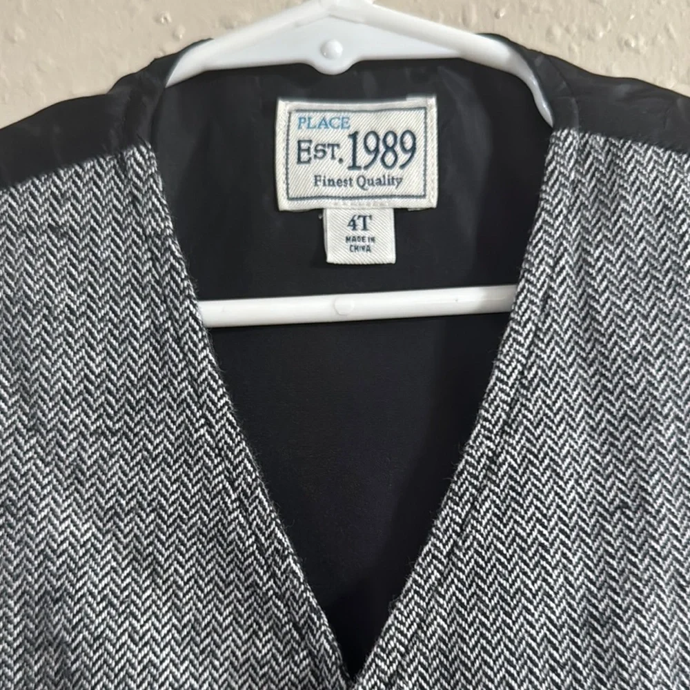 The Children's Place Black and Gray Vest
